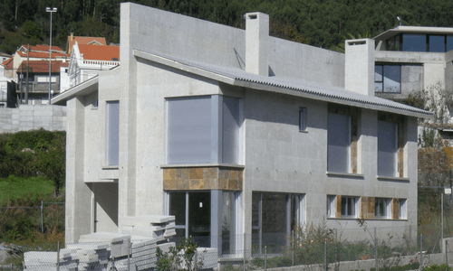 Fotografía de vivienda moderna de granito