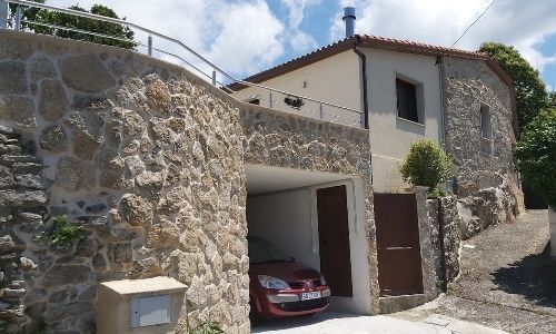 Vivienda de líneas modernas en Reboreda (Redondela) - Alzados principal y lateral