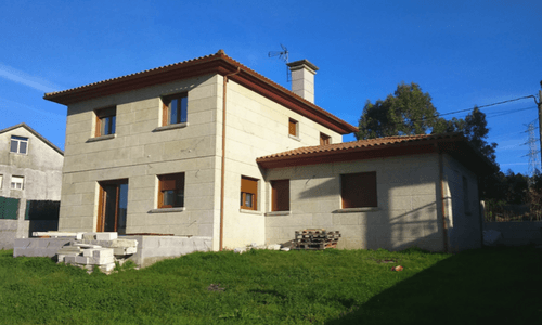 Fotografía de vivienda de granito en Pazos de Borbén