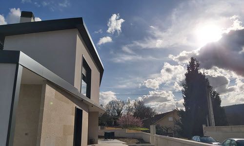 Fotografía de una vivienda moderna de granito en Redondela