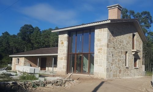 Fotografía de vivienda rústica de piedra