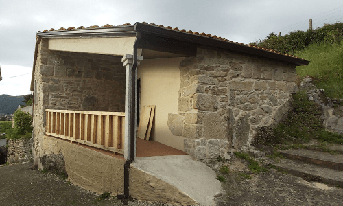 Fotografía de vivienda rehabilitada de granito antiguo en Soutomaior