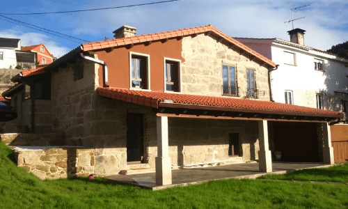 Fotografía de vivienda rehabilitada de granito antiguo en Soutomaior