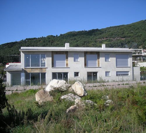 Fotografía de vivienda moderna de granito